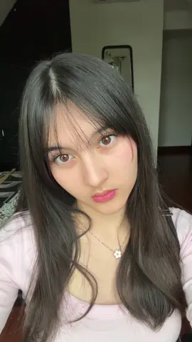 rambutnya ikutan ngedip