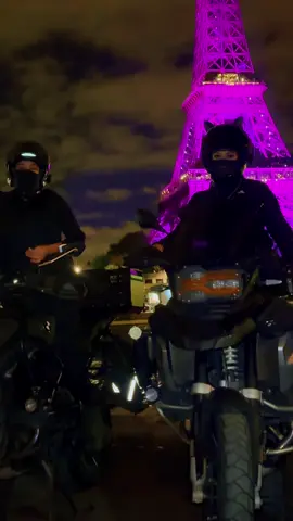 @BIKEUSEDU93  La tour Eiffel illuminer en rose pour la lutte contre le cancer 🙏💕 #motard #motarde #motardsfrance #motards #bikelife #gs1250 #bmwgs #gs1250adventure 