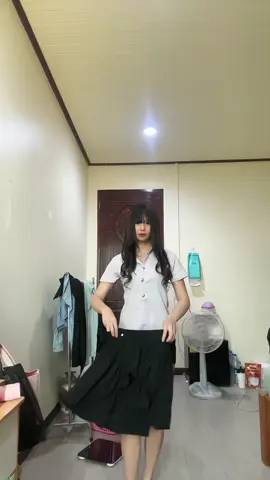 แต่งตัวไปมอกันค้าบ ลุคนี้เป็นไงบ้าง🥹  ✳️กระเป๋าหมี กระโปรงเสื้อนักเรียน กางเกงซับใน หน้าช่องเค้ากดที่ตระกร้าสั่งได้เลยค่ะ#ไอเดียแต่งตัว #แต่งตัว#มหาลัย 