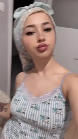Yabancı müzikde twerk yapan kız yemek yapar olmuş 😂 #keşfet 