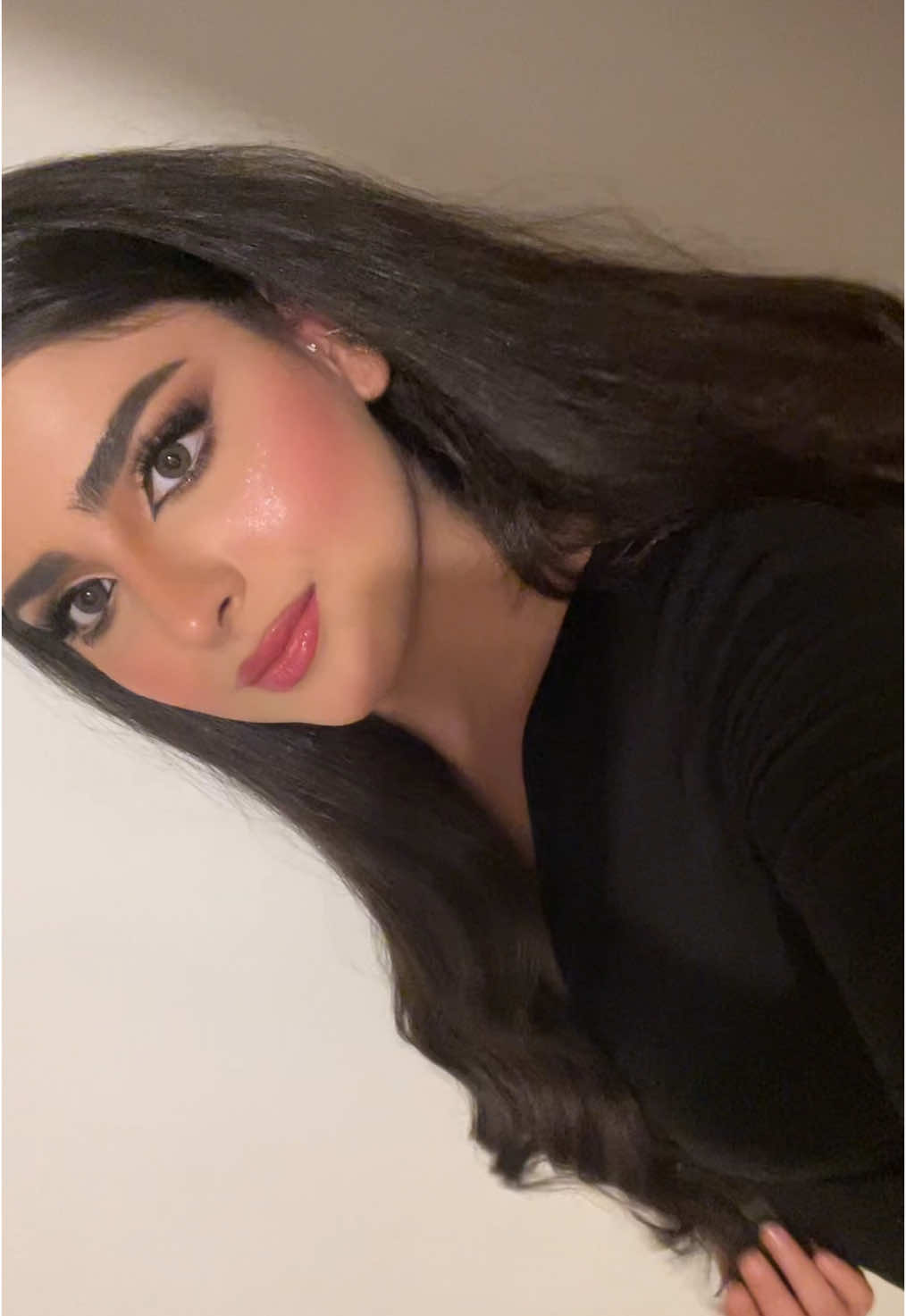 Post shoot 📸🎥🤍 #foryou #tiktokarab #dubai #riyadh #explore #ArabTikTok #uae #fypシ #viral #model #makeup #fyp #