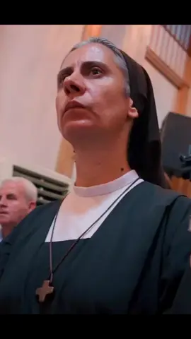 هنوا بعضكم افخروا بعيد بلدكم الوطني ضعوا علم بلادنا فوق رؤسكم وعلى اكتافكم كوننا اول من علم البشريه كتابة الحرف واصحاب اول حضاره في التاريخ واصحاب اول مسلة سنه القوانيين #العيد_الوطني_العراقي 