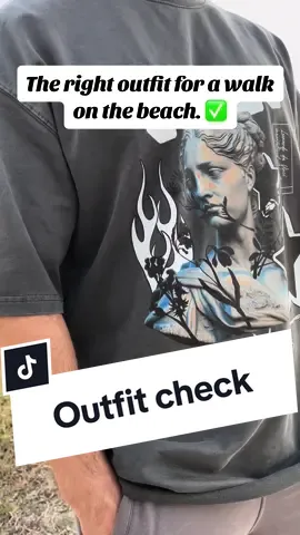 The right outfit for a walk on the beach 🌊  The perfect oversized tee for beach vibes. Stay comfy and on-trend all summer! 😎 #FoinixFit #BeachVibes #StreetwearFashion #OOTD #HypeFit #StreetStyle #FashionTikTok #DailyStreetwear #FitCheck 