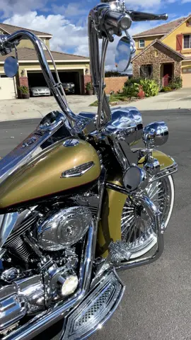 Mike’s Mobile Detailing🇺🇸 . . Road King detailed & ceramic coated . . #westcoast#harleysofinstagram #bagger #breakout #hotbike #sportster #dyna #softail #deluxe #roadking #roadglide #streetglide #vicla #califas #orange #oc #apehangers #lifebehindbars #shovelhead #panhead #knucklehead #vtwin #chopper #bobber #harleydavidson #shareyourharley #freedom