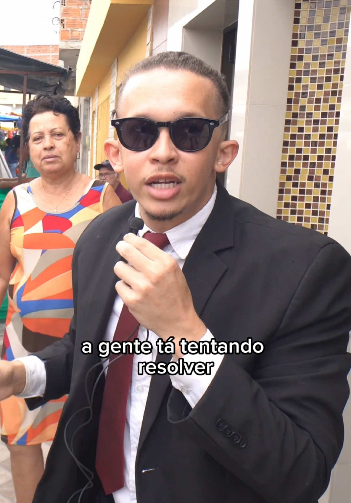 Foi aqui que pediram uma feira na frente da garagem da senhora?