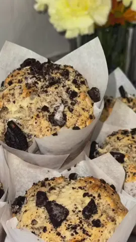 Cookies n cream PROTEIN muffins 🤤 Quick and easy breakfast on the go! 😍  - - - - #cookiesandcream #muffins #protein #onthego #quickrecipes #fyp #trending #viralvideo #az #gains 