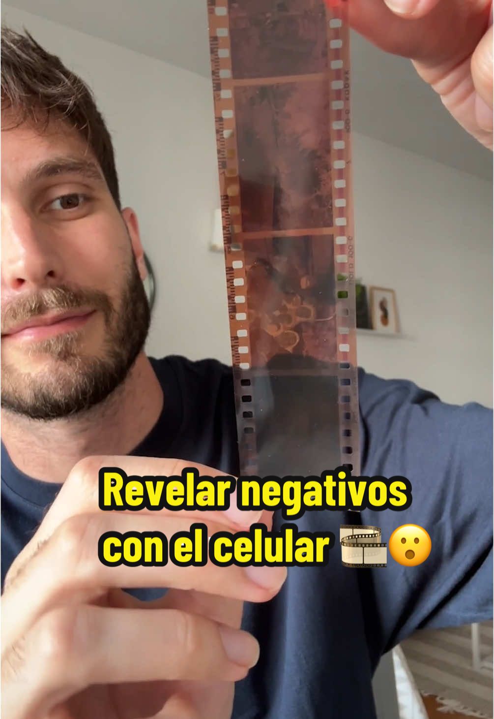 Encontré negativos de fotos viejas y los revelé con el celular 🎞️😮 Para hacerlo usé Lightroom (se puede hacer con otros editores) y para mejorar el resultado usé la inteligencia artificial del S24 Ultra, qué les parece? #fotografocheck #fototip #fotografia 