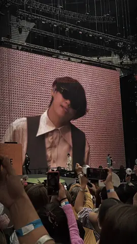 taehyung dilayar besar😩❤️🔥💋!!! #taehyung #bts_official_bighit #fyp 