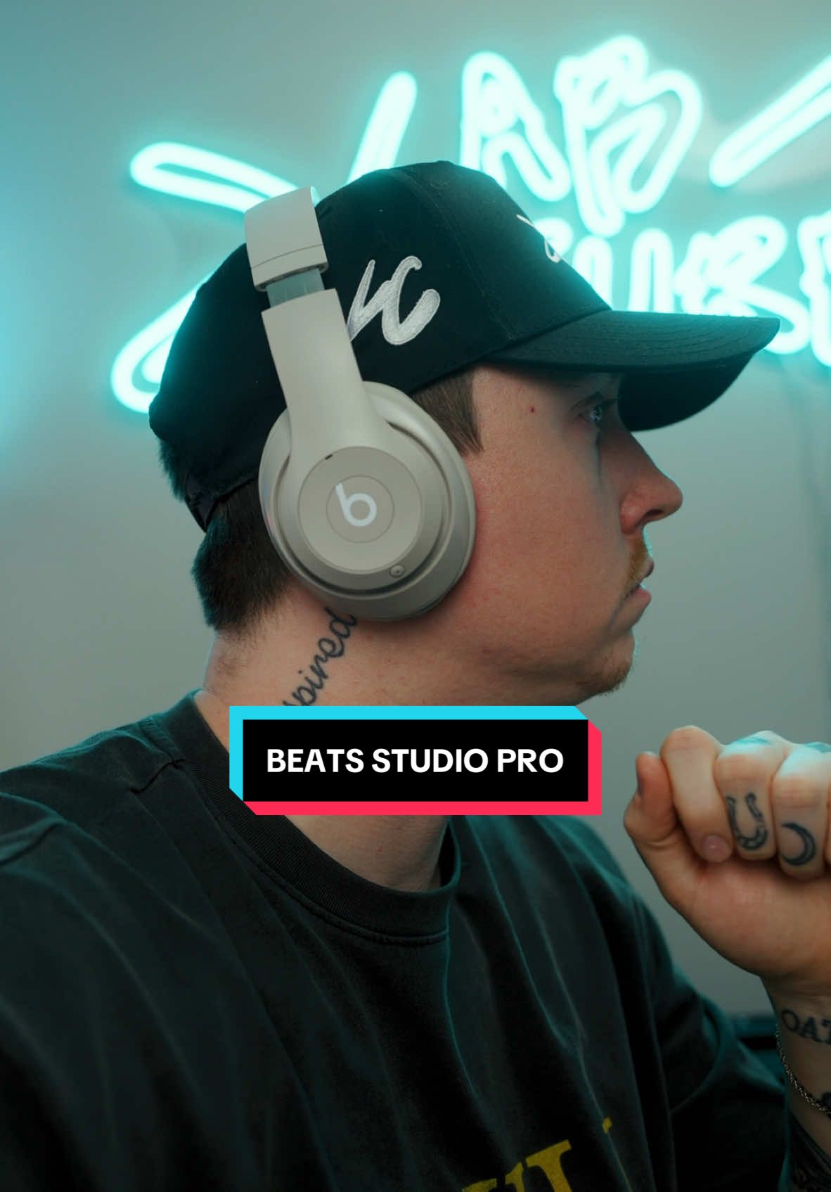 Are these the BEST headphones?! 🎧🔥 Beats Studio Pro #Tech #techtok #beatsstudiopro #beatsbydre #apple #contentcreator #headphones 