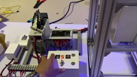 จบงานโปรเจคลิฟต์ขึ้นลง2ชั้นโดยใช้ PLC FX5U ควบคุม servo amplifies + Load cell ชั่งน้ำหนัก สนใจจ้างงานติดต่อได้นะครับ  #PLC #รับทําโปรเจคอาดูโน่ #โปรเจคนักศึกษา #ระบบอัตโนมัติ #โมเดลลิฟท์project #fx5u #รับทำโปรเจคนักศึกษา 
