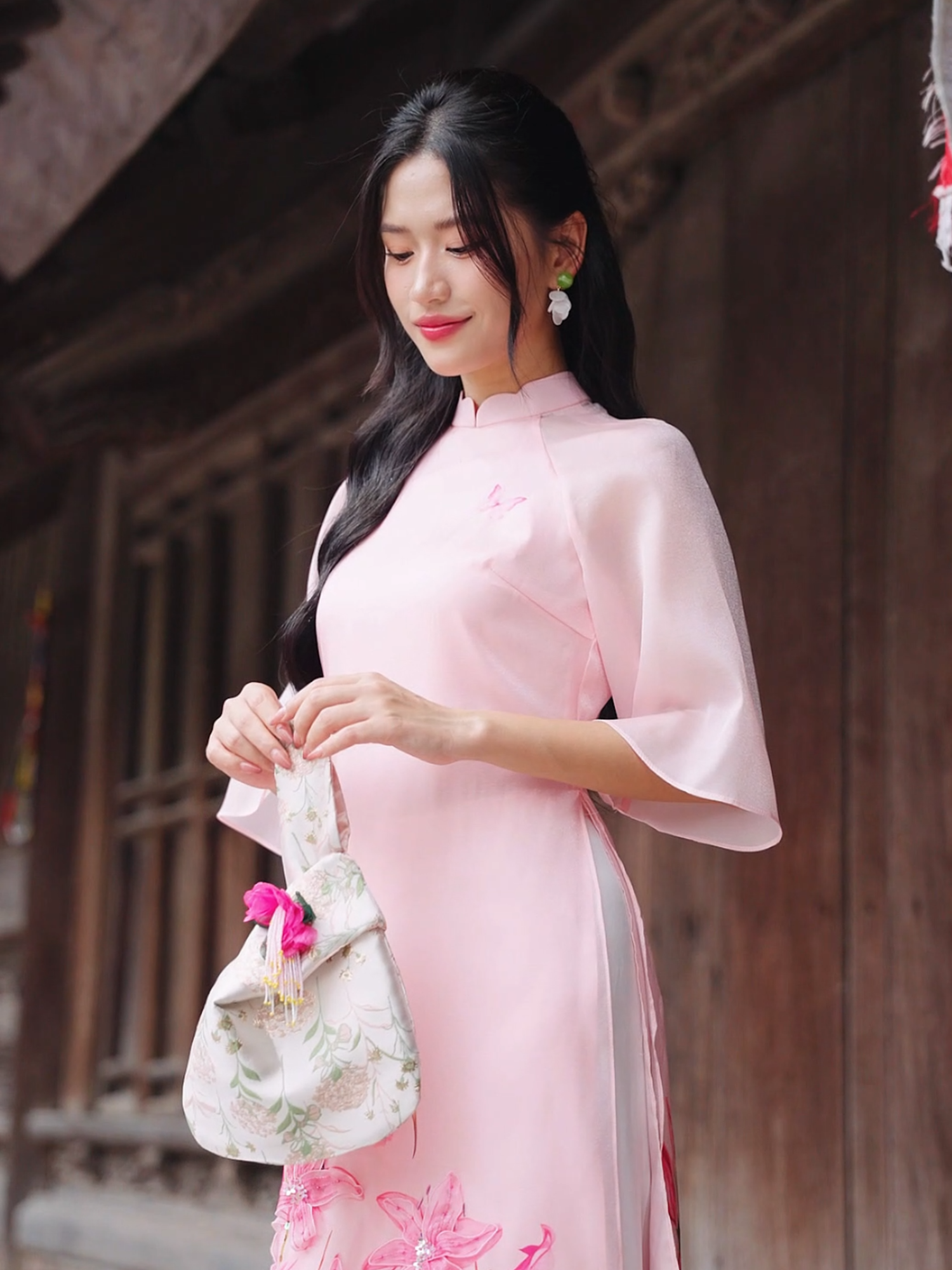 Một số mẫu nhẹ nhàng phù hợp để nàng diện đi bất cứ đâu#xuhuong2024 #thinhhanh #aodaicachtan #20/10#aodai #tetatty2025