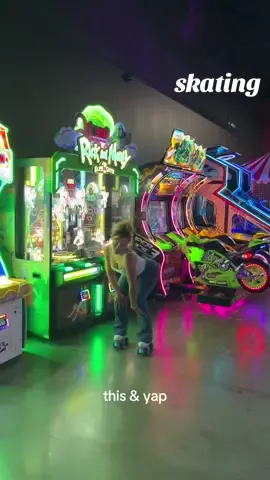 picture me rollin 🛼 #skating #arcade #goodtimes #yap  