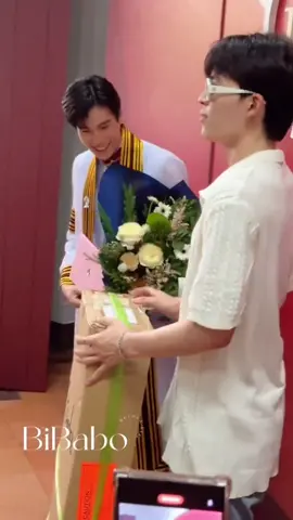 that fender guitar damnnnnnn #pondphuwin #ปอนด์ภูวินทร์ #fyp #ppnaravit #phuwintang #pondnaravit #phuwin #PhuwinGraduationDay #raikantopeni #gmmtv #blseries #ปอนด์ณราวิชญ์ #ภูวินทร์ตั้งศักดิ์ยืน #ภูวินทร์ #ปอนด์