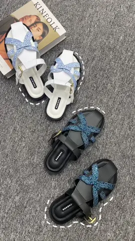 sumpahhh cakeuppoll sih ini sandalnyaa🥹🖤💙 check keranjang kuning yaaah!🛒 @Naoomi Official #sandalwanita #sandalnyaman #naoomi 