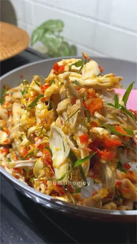 Ayam suir pedas daun jeruk #olahanayam #ayam #ayamdaunjeruk #ayamsuir #sambaldaunjeruk #idemasakan #masakapaharini #fyp #xyzbca 