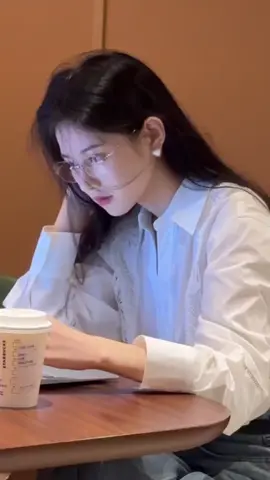 Bị u mê với style làm việc tập trung rất quyết rũ này #đẹpgai #hotgirl #trendingvideo #tipsphoidoxinh #tựtin #trendingsong #xhtiktok #fashiontiktok #xhtiktok 