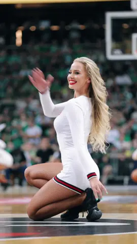 It’s GAMEDAY 💚🤍 #fyp #zalgiris #zalgiriskaunas #cheerleading 