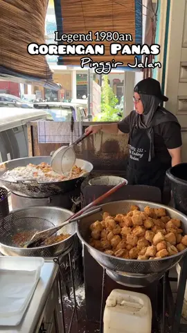 Gak nyangka, beli gorengan aj bisa antri 1 jam !! Untung aj tadi uda beli dluan lewat #ShopeeFoodPickup jadi tinggal #AmbilSendiriTanpaAntri !! #MendingShopeeFood