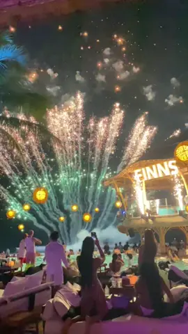 📍 Finns, Canggu #finnsbeachclub #canggu #beach #fireworks #bali 