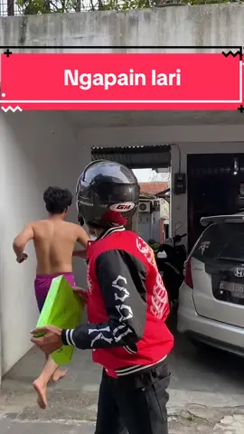 Malah lari, udah tau buy 1 get 3 #marketing #transisimarketing #marketingtransition #kaos #tshirt #kaosdistro #kaospremium #kaosmurah #promoguncang1010 #promokaos #spiik #spiikofficial #pantangtaklokal 