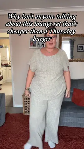 This is so comfortable!#consantanderconecto #TikTokShop #fashion #girls #fyp #set #plussizeedition 