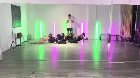 #foreveryoung phiên bản tại phòng tậpp Homie Studio #homiestudio #studiotapnhay #phongtapgiare #chothuephongtap #phongtapnhayhanoi 