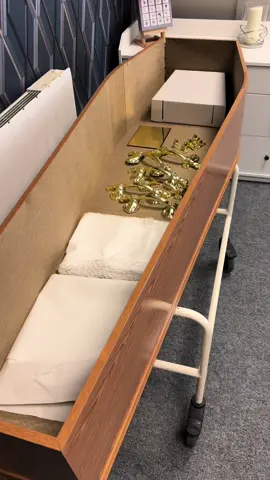 Coffin furnishing time!!! #funeral #funeraldirector #undertaker #familyrun #independent #independentbusiness #budleigh #exmouth #eastdevon #flowers #floristry #greenfunerals #goodgoodbyes #coffin #casket 