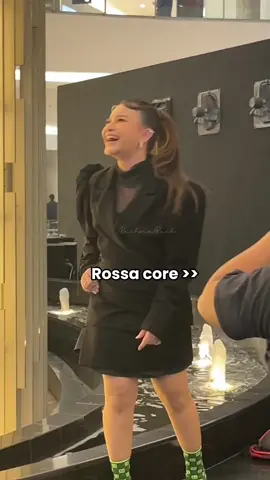 emang suka ada aja gebrakannya ibu negara ini gemessh bgt lucuuu🤣 #core #justkidding #rossa #foryoupagе 