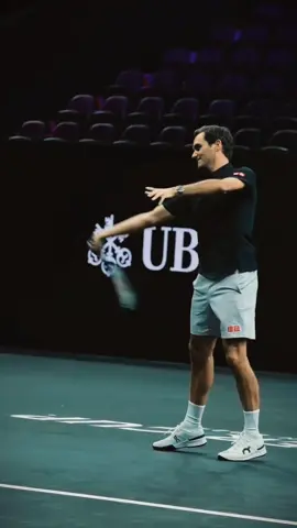 so beautiful to watch #fypシ #elegance #poetryinmotion #rogerfederer #federerthegoat #tennis #rf01pro #goat 