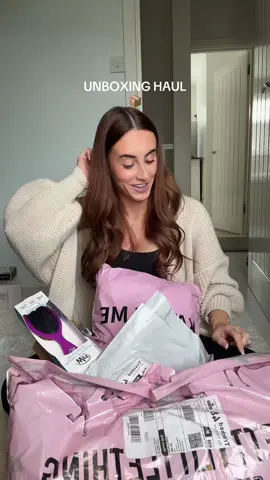 UNBOXING MY PR & PACKAGES📦🤭  -Still so baffled at my life currently but loving every minute if it, thanks to you guys🩷  THANKYOU @Katch Me @WetBrushUK @Rose & Caramel @berlook 🤍   #gifted #pr #lucky #contentcreator #foryou #fyp #foryoupage #ugccreator #ugc #tryonhaul #autumnfashion #autumn 