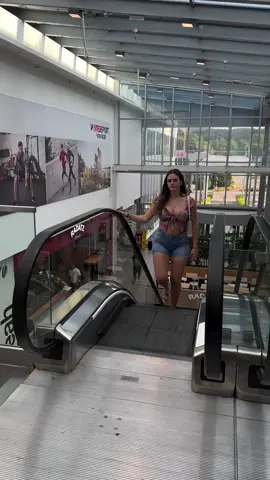 #usa #beautyproducts #asmr #asmrsounds #asmrvideo #beauty #products #slim #fyp #relaxing #satisfying #goodvibes #goodmorning Comments