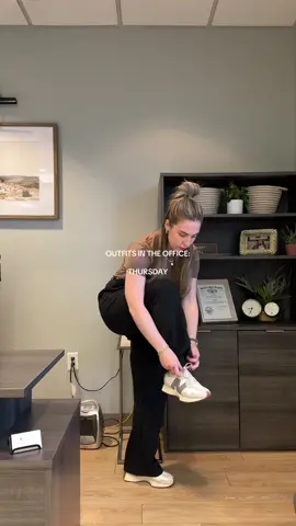 @New Balance 327’s make everything cuter 👟 #oito  #outfitinspo #outfitoftheday #outfitideas #workootd #businesscasual #newbalance 