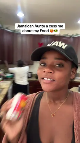 Jamaican aunty trying to tell me how to cook banana and dumpling #jamaican #jamaicantiktok #jamaicanfood #jamaicanfoodie #jamaicancomedy #funny #jamaicantiktok🇯🇲viral 