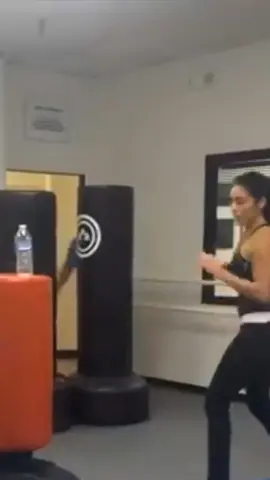 Não me julguem por gostar de meme antigo!! 😂😂 #waterbottlekick  #café  #foryo  #tik  #homepage 