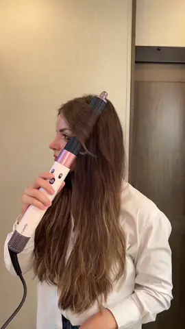 Wednesdays are for Ceramic Pink 🎀 🎥: @Maria Villarreal  #dysonairwrap #airwrap #dysonhair #pinkairwrap #hairtok #october #hairgoals #fallhair #blowout #hairtutorials 