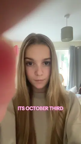 Dont mind my cat vibing in the background 😂💀 she just boppin her head😂😂 (ik shes cleaning herself its just funny cause all you can see is her head bopping😭) #october #october3rd #meangirls 