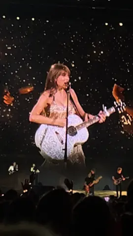 ☀️🌙 #taylorswift #erastour #swiftie #taylorsversion #foryou #fyp 