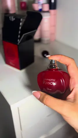 adı gibi hipnoz edici🥲#diorhypnoticpoison #hypnoticpoison #hypnotized #perfumetiktok #parfüm #parfümönerisi #darkfeminine #darkparadise 