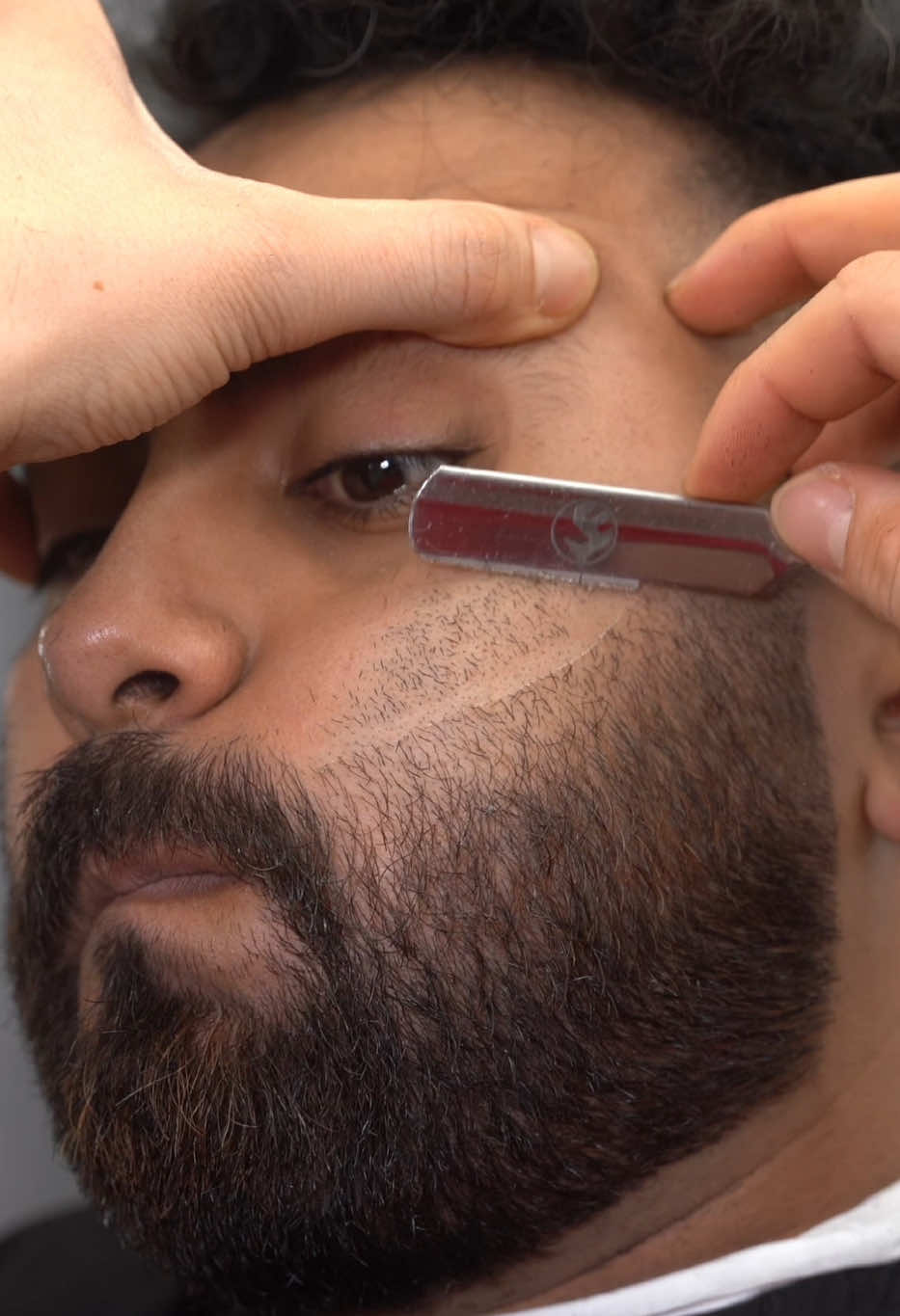 How To Line Up a Beard : Step by Step 💪 #barberschool#barbergems#barbertips#howtobeard#beard#tutorial 