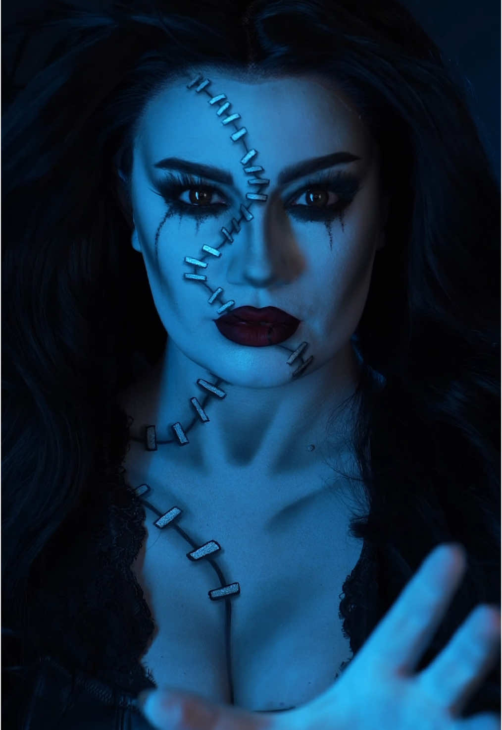 Delores 🖤🪲  Makeup tutorial ✨ Vid ib @natashajanewood 🖤 Tim burton cooked casting monica belluci in this role tbh 😍 #beetlejuice #halloween #makeuptransformation 