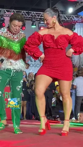Paolla oliveira 💚❤️  #finaldesamba #sambaenredo #granderio #carnaval2025 #samba #carnavalrio #samba #paollaoliveira #carimbo 