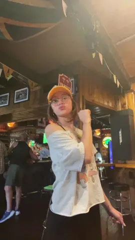 Dc @c h i a r a 🥀 baby you got all of tiktok in a chokehold😙😚😚 #foryoupage #foryou #fypage #bar #manifest #manifestation #paigey #filipina 