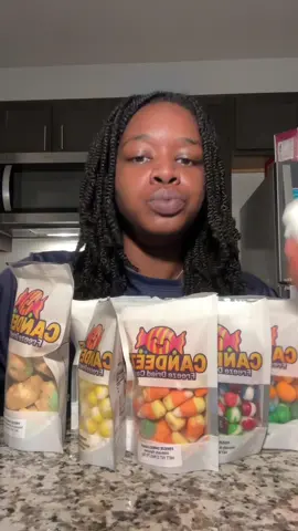 Im so mad the taste wayyy better than i expected and i already expected them to be good asf 😭 plssss im tryna lose weight i cant get no more food out the tiktok shop 😩 #Foodie #foodreview #tiktokshopfinds #freezedriedcandy 