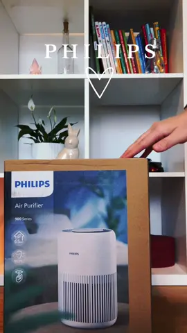 [WERBUNG] PHILIPS 🫶🏻 Der Philips PureProtect Mini 900 Series Luftreiniger AC0920/10 beseitigt effizient Allergene und Schadstoffe in weniger als 12 Minuten. Für eine schnellere Reinigung der Räume begeistert er durch eine hohe Filterleistung von 250 m³/h. Dabei erfasst das Gerät Viren und Bakterien aus der Luft sowie auch Allergene von Staubmilben, Pollen, Haustieren oder Schimmelsporen, womit es Allergikern einen ganztägigen Schutz bietet. Durch die AeraSense Technologie wird die 1.000 mal pro Sekunde auf Schadstoffe und Gase gescannt und die Luftqualität in Echtzeit angezeigt. Da der Luftreiniger besonders leise ist und nicht durch Beleuchtung stört, lässt er sich auch während des Schlafens einsetzen. @Philips Home Appliances @influenster #philips #influenster #influencer #ugc #hometest 