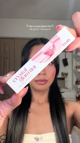 @클리오 찐 @cliocosmetics_global crystal glam tint - 08 gentle cinnamon ♡  #clio #cliomakeup #crystalglamtint #kbeauty #kbeautymakeup #makeupreccomendations #BeautyTok #makeuptok #beauty #makeup #liptint #koreanliptint #TiktokCreatorSearchInsightsIncentive #creatorsearchinsights #TTSBeautyBesties #TreasureFinds #SelfCareFinds #fallbeauty #TTSBeauty #FallDealsForYou #toptieroctober 
