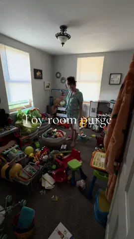 Its like toys r us up in here #MomsofTikTok #cleaningtiktok #trending #cleaning #momlife 