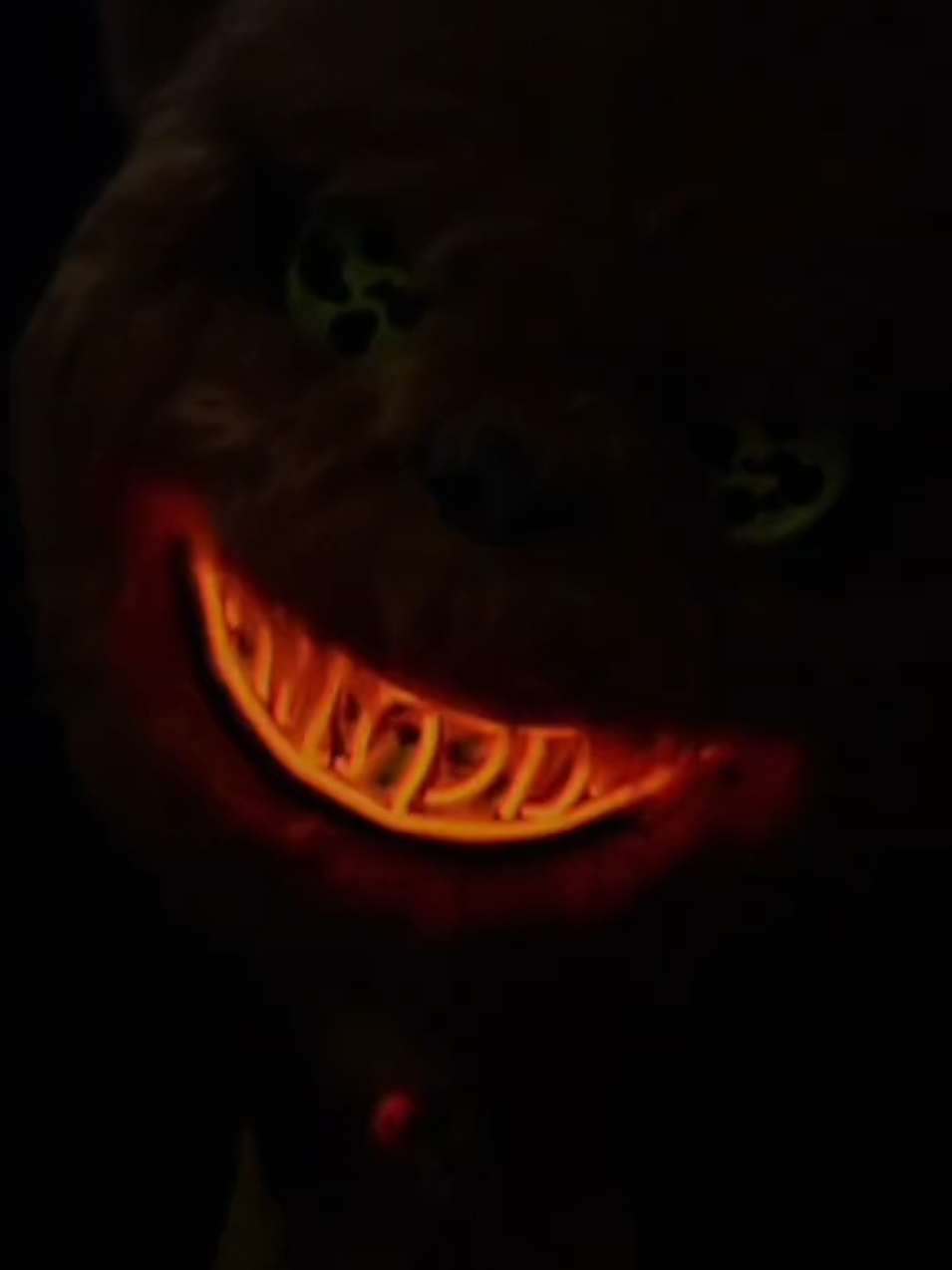 ¿Quien dice que los osos 🐻 y conejos 🐰 son adorables? Máscaras LED de terror disponibles para Halloween 🎃🧡#Halloween #led #conejomalo #mascaradelapurga #halloween2024 