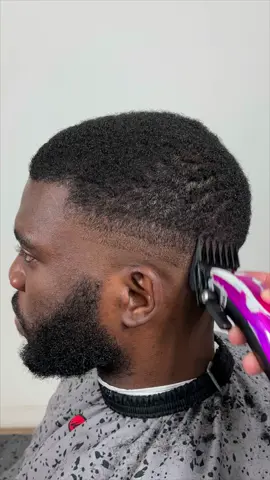 This tutorial demonstrates the process of executing a mid fade on coarse hair, providing a step-by-step guide without any voiceover, only the distinct sound of clippers cutting through the hair. 🙏🏽#seattlebarber #washingtonbarber #fypシ 