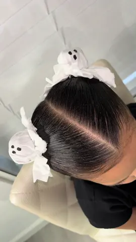 BOO BUNS with glitter 👻✨ loved doing these and they came out so cute!! 🎃  #boobuns #halloweenlook #halloweenhair #hairinspo #toddlersoftiktok #momtok #hairtok #hairinspo #fy #fypシ #fyp #tutorial #vira #viralvideo #hairtutorials #l