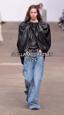Desfile Stella Mccartney Spring Summer 2025 #fashionstyle #fashiontiktok #moda #fashionweek #ss25 #spring #Summer #paris #pfw #pfw24 #pfw2024 #parisfashionweek #stellamccartney 